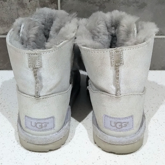 UGG K Gita Metallic Pull-On Boot - Silver - Picture 7 of 9